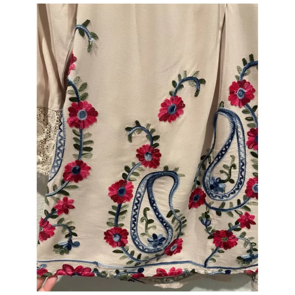 FIGUEROA AND FLOWER Embroidered 3/4 Sleeve Multicolor Floral Cream Blouse - Picture 4 of 6